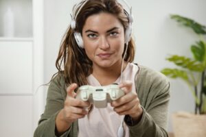 Chica jugando a videojuegos